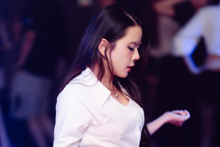 OFFICE GIRL