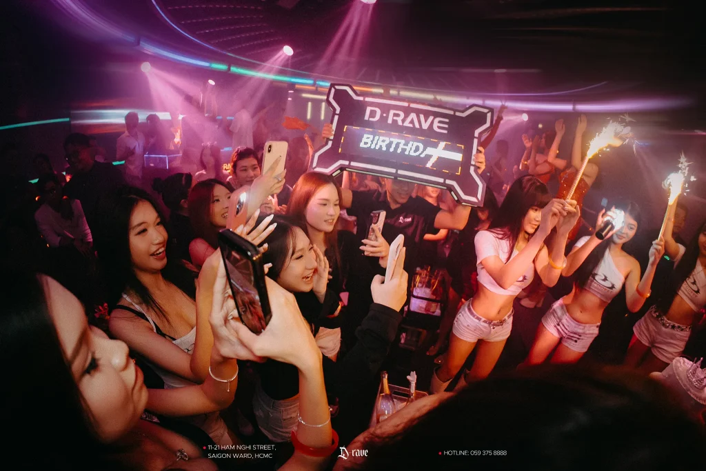 Tiệc sinh nhật D-RAVE
